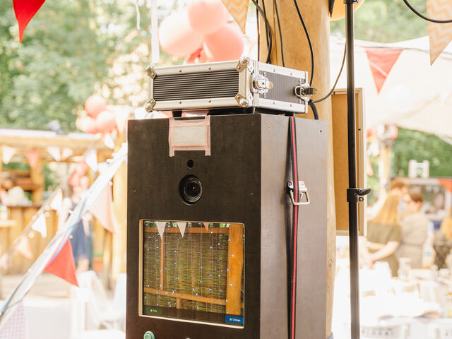 Fotobox mit Lichtstativ